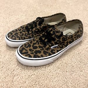 3.5y Leopard Vans